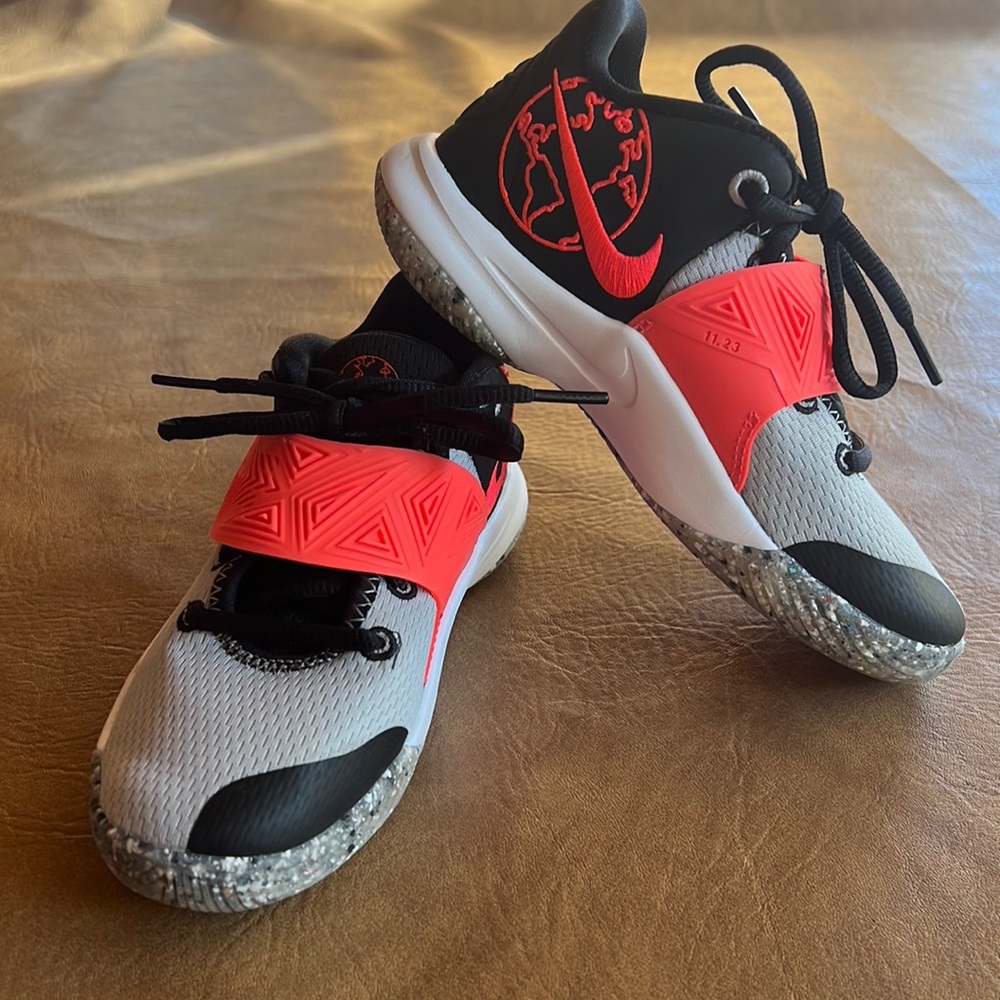 Nike Basketball Shoes kids Size 13